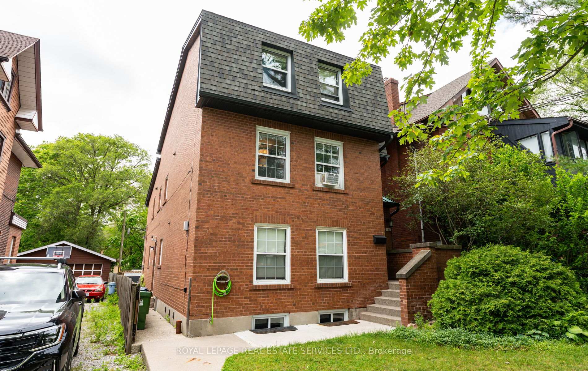580 Indian Road 2nd Floor, Toronto W02, ON M6P 2C2