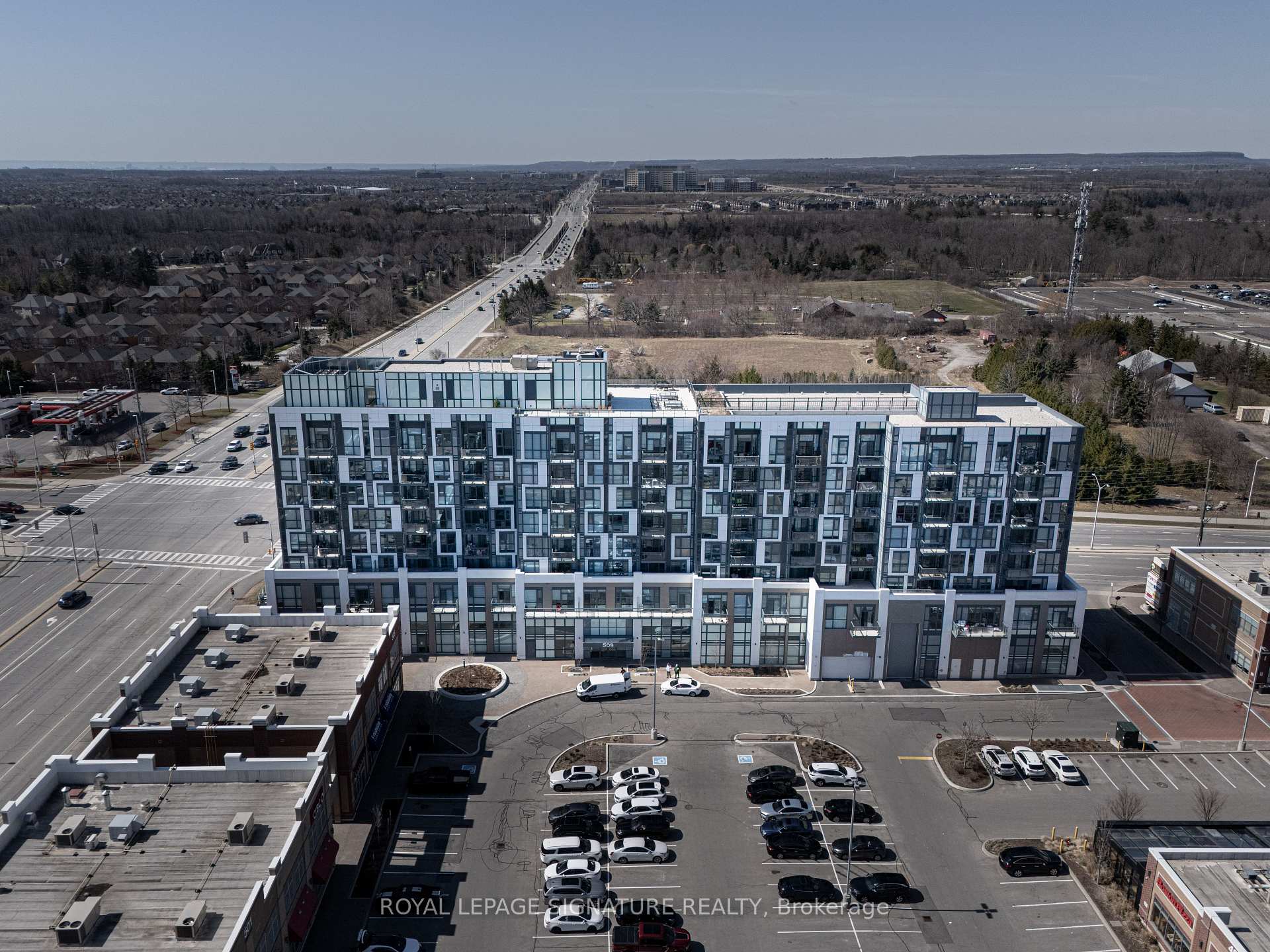 509 Dundas Street W 811, Oakville, ON L6M 4M2