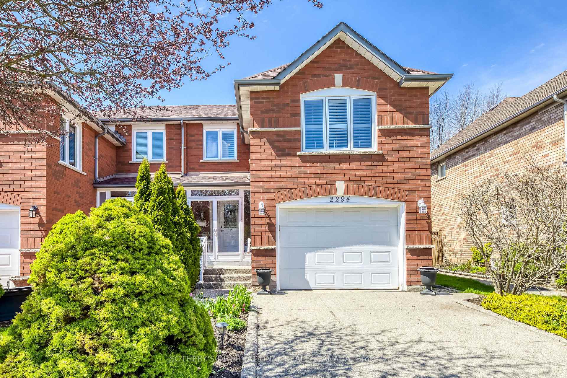 2294 Dale Ridge Drive, Oakville, ON L6M 3L5