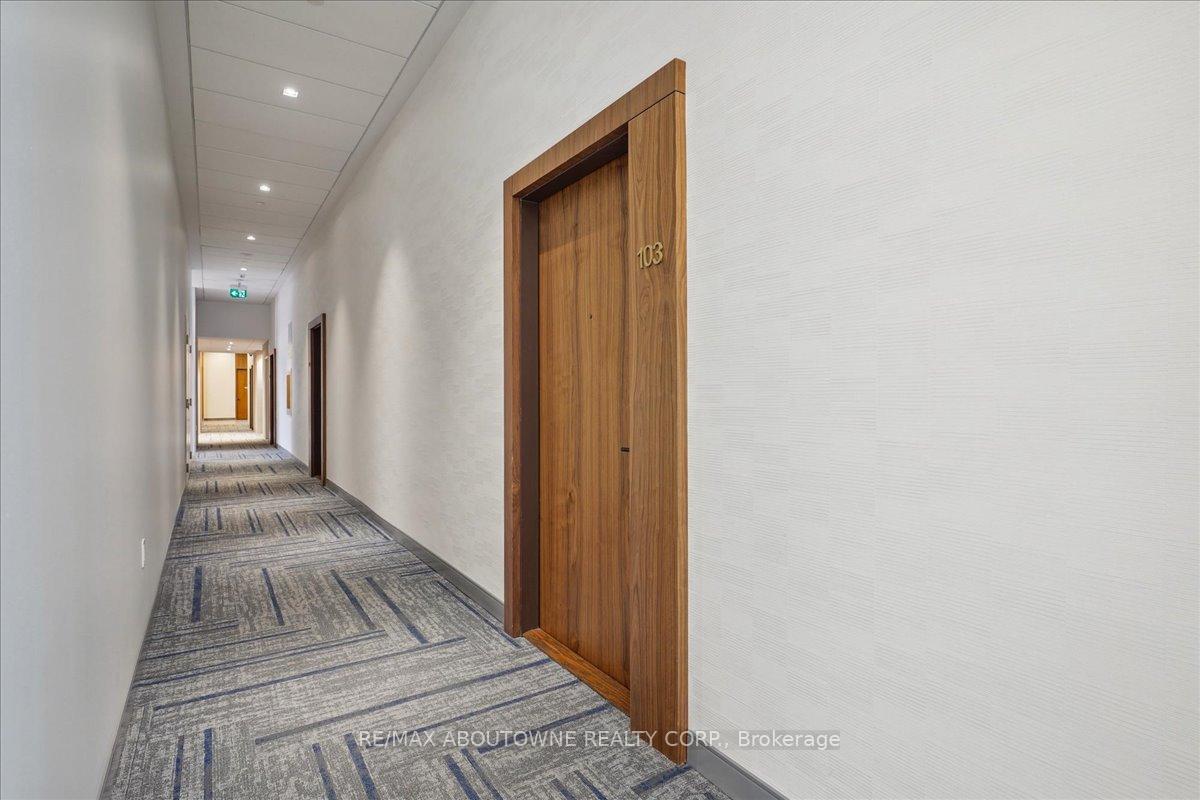 509 Dundas Street W 103, Oakville, ON L6M 4M2