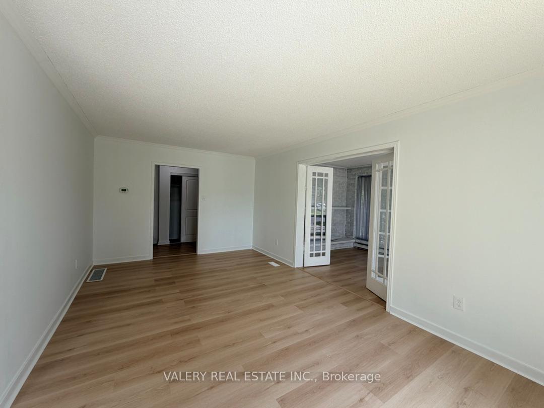 64 Lexington Ave Avenue Main, Toronto W10, ON M9V 2G8