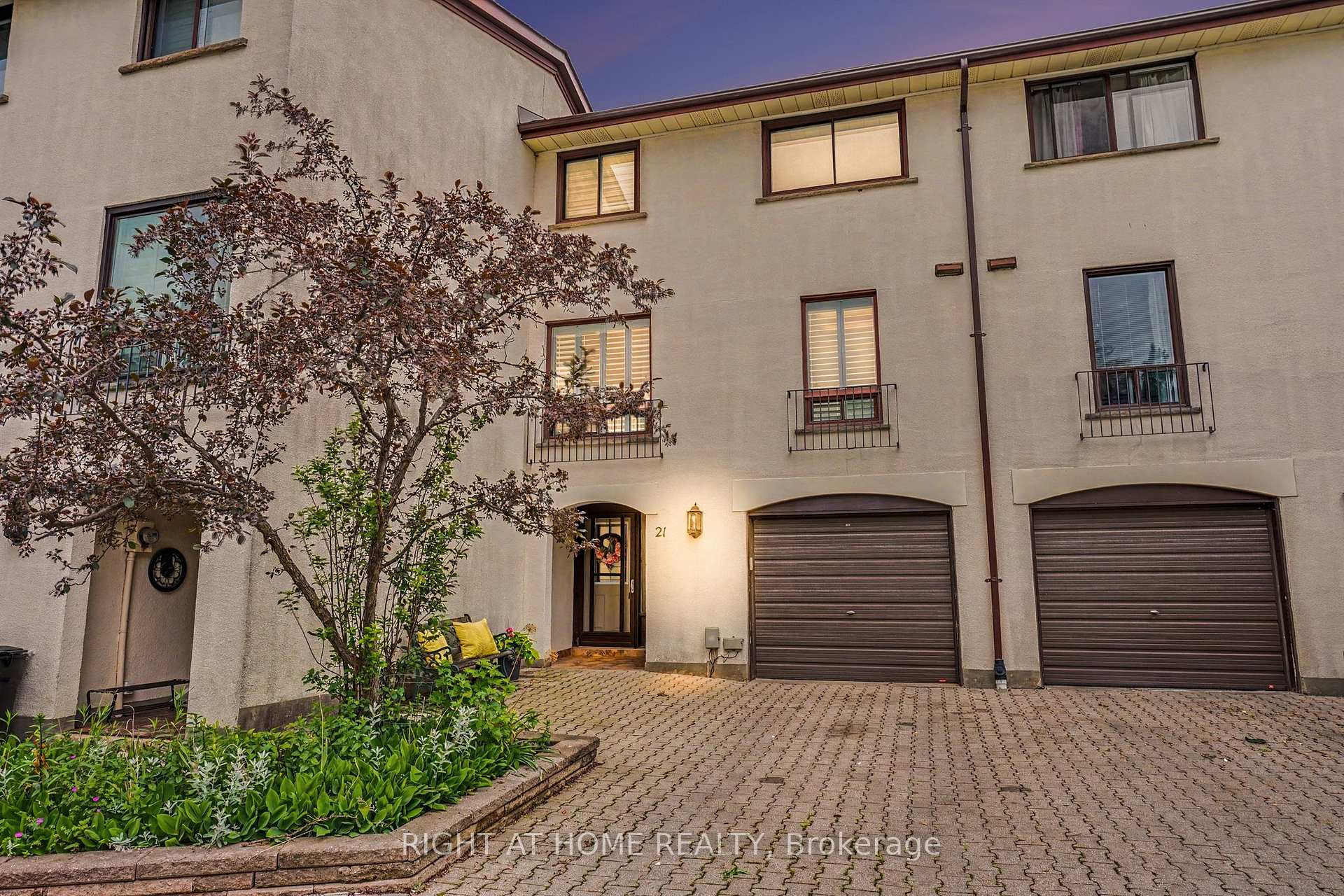 6679 Shelter Bay Road 21, Mississauga, ON L5N 2A2