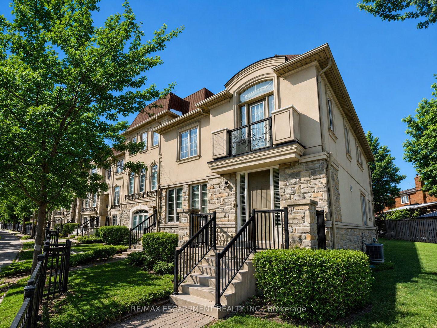 131 Robert Speck Parkway, Mississauga, ON L4Z 0A6