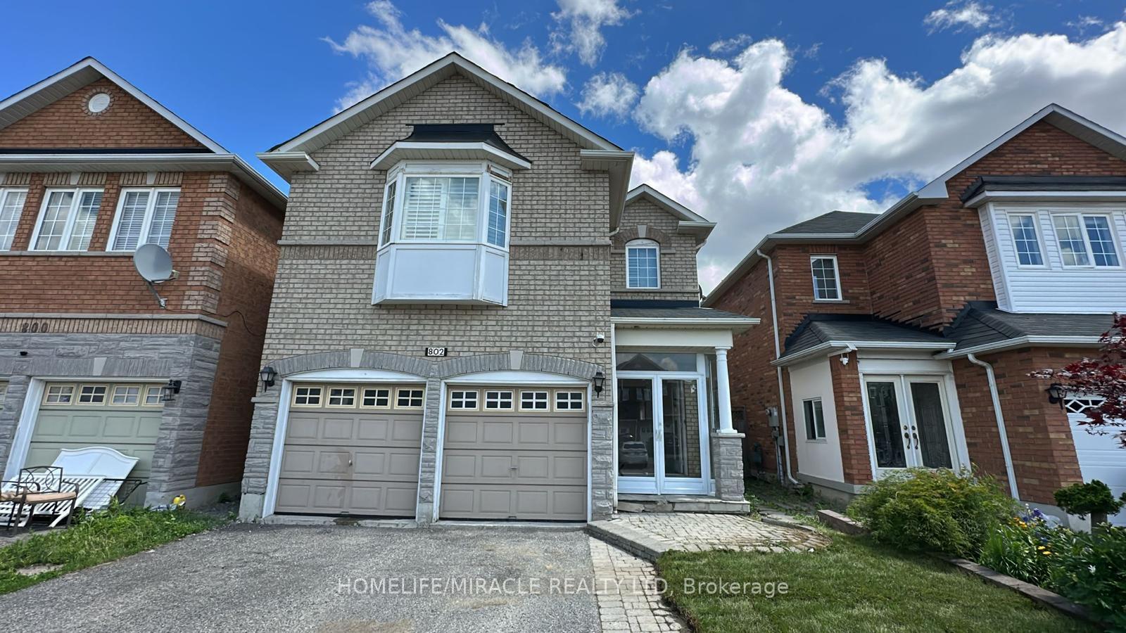 802 Genovese Place, Mississauga, ON L5V 3A7