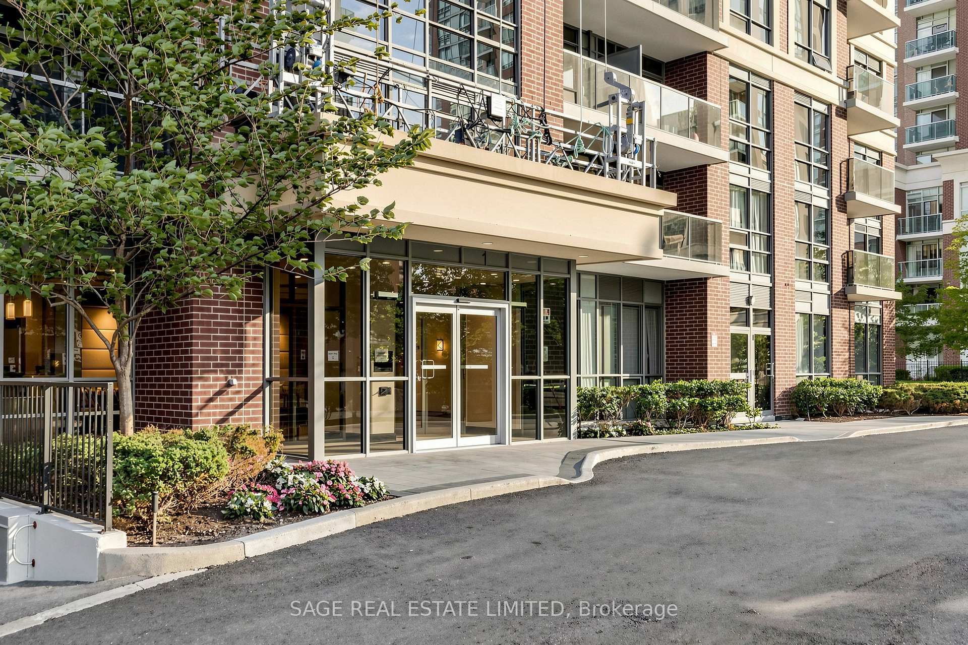 1 Michael Power Place 605, Toronto W08, ON M9A 0A1