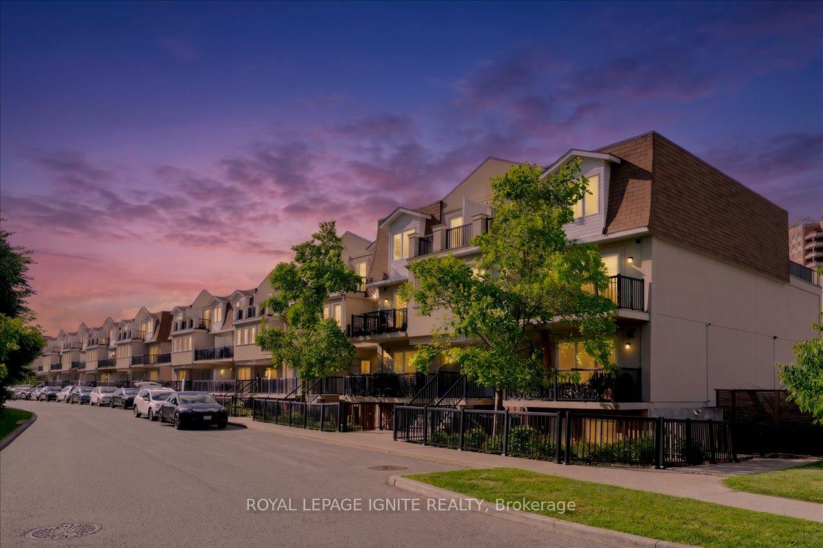 3035 Finch Ave Avenue W 1004, Toronto W05, ON M9M 0A2