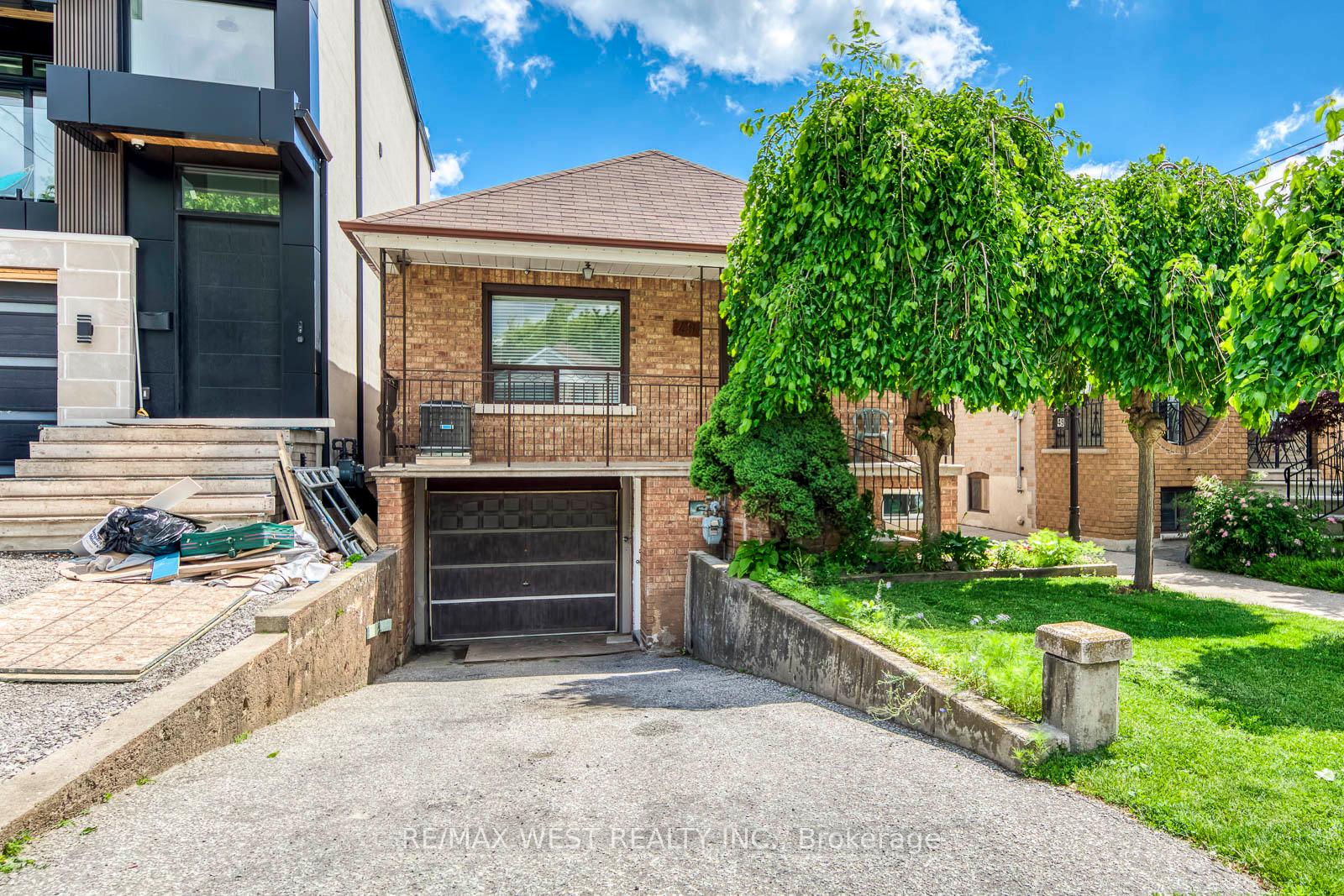 49 Montcalm Avenue, Toronto W04, ON M6E 4N8