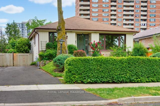 41 Strathavon Drive, Toronto W10, ON M9V 2H4