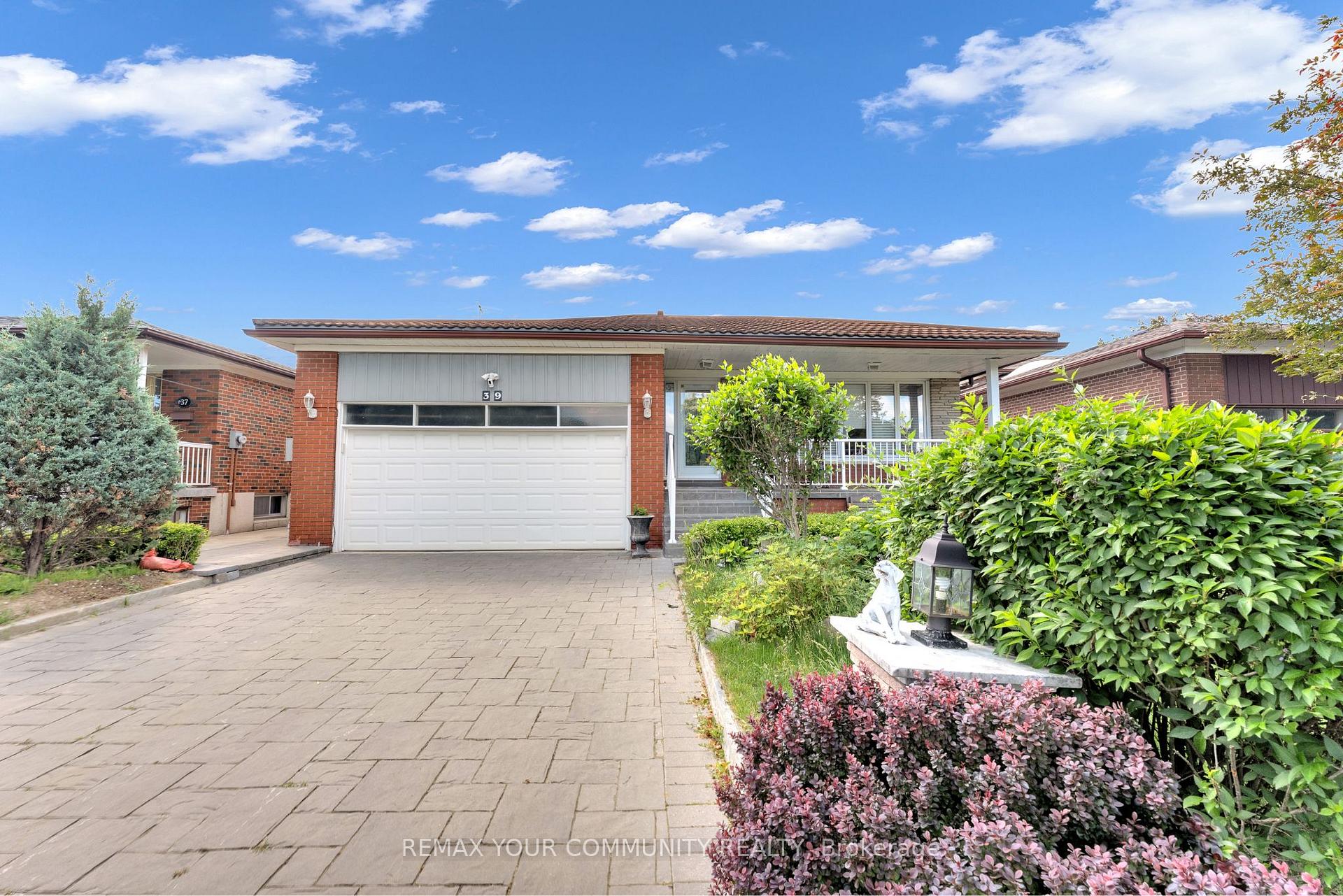 39 Veerland Drive BSMT, Toronto W04, ON M6L 1R8