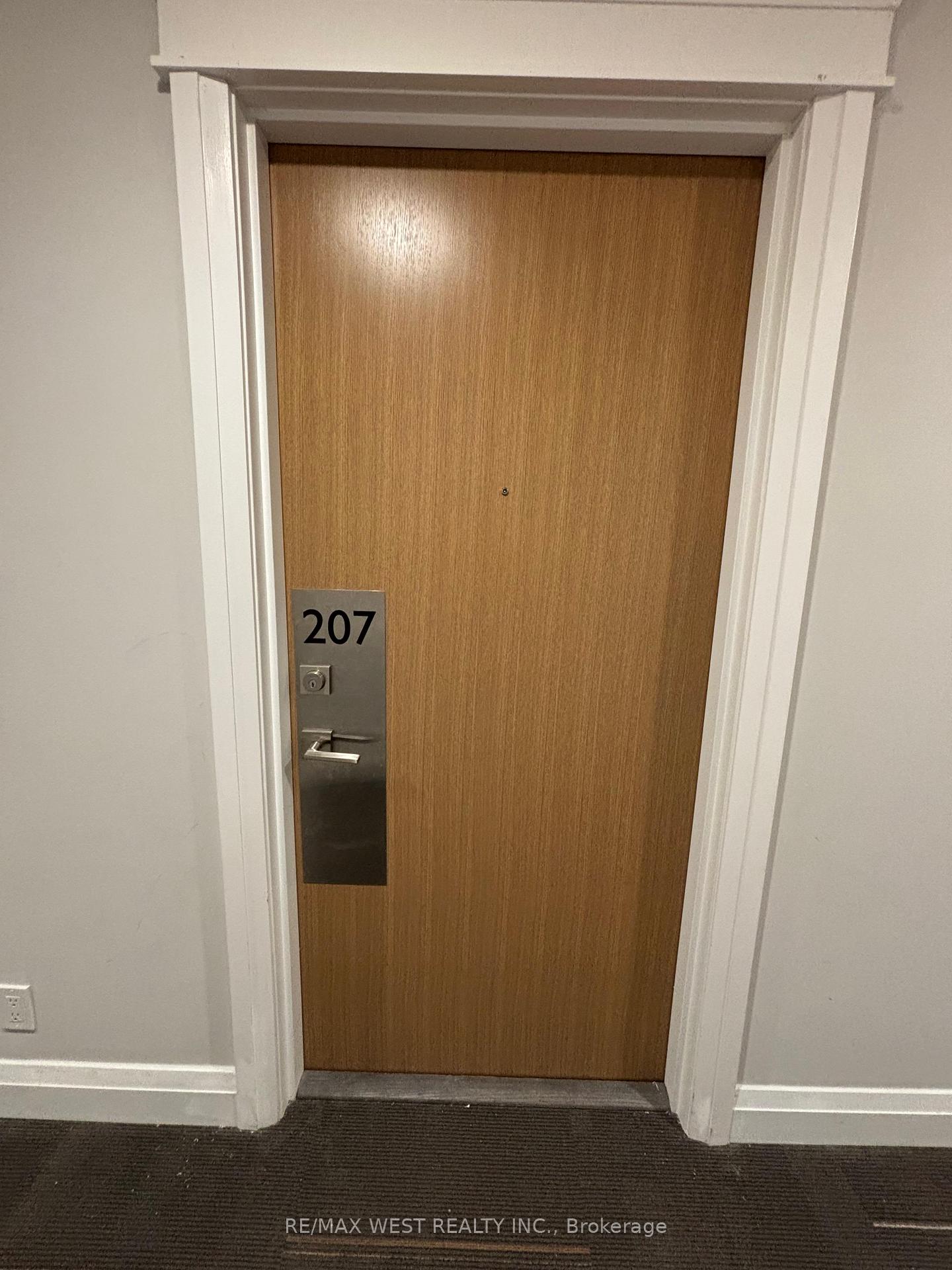 128 Grovewood Common 207, Oakville, ON L6H 0X3