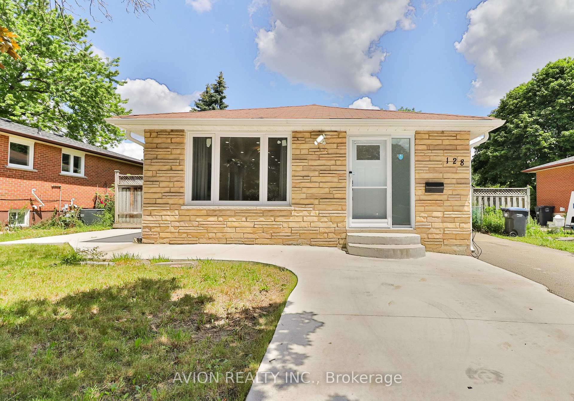 128 Rutherford Road N, Brampton, ON L6V 2J5