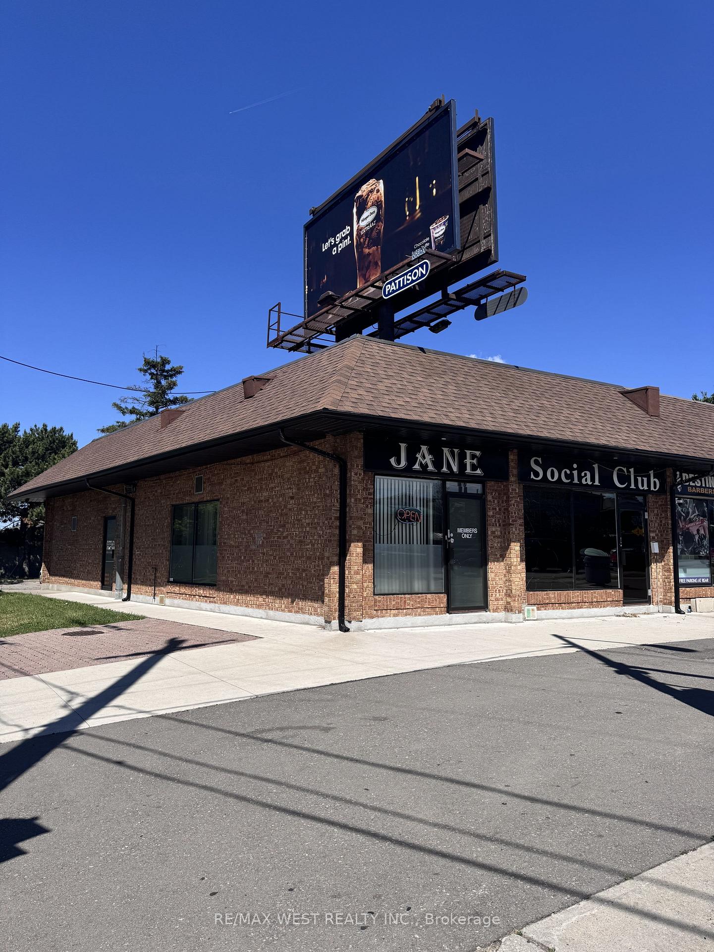 2724 Jane Street, Toronto W05, ON M3L 2N1