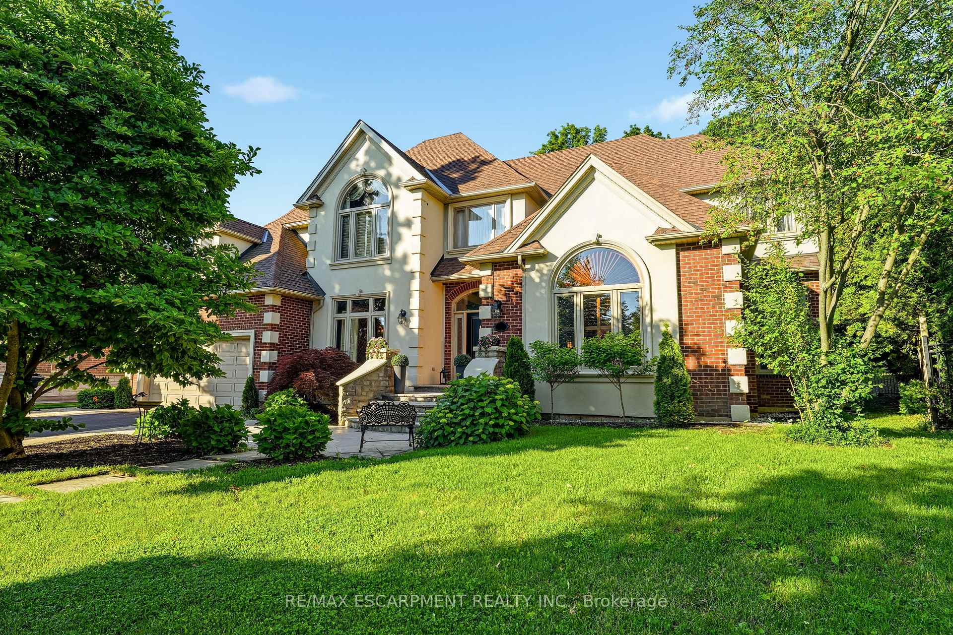 1111 Crofton Way, Burlington, ON L7P 4X1