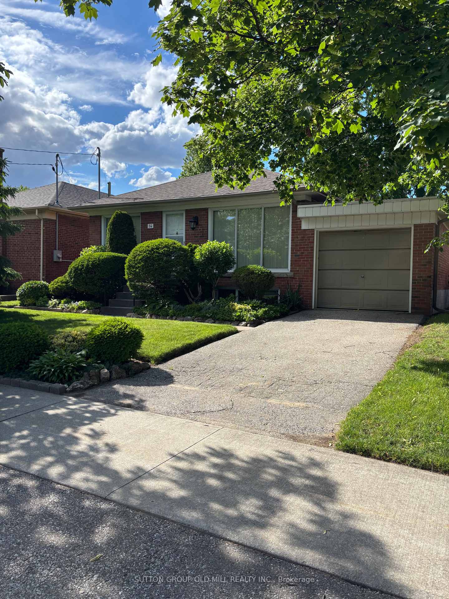 14 Claymore Drive, Toronto W07, ON M8Z 2R9