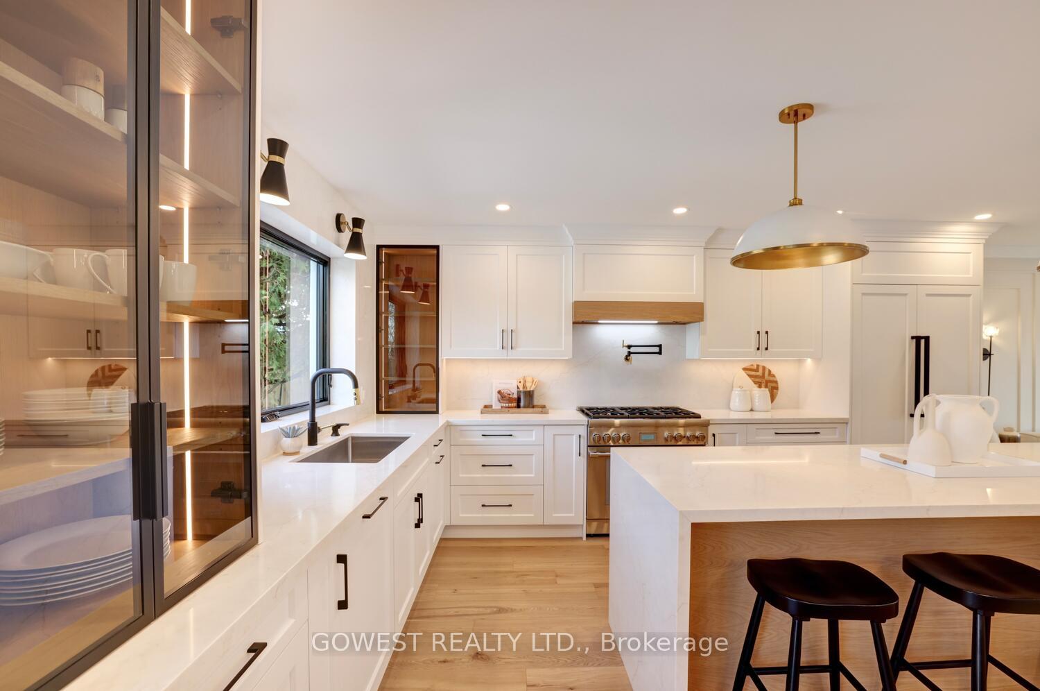 981 Valdese Drive, Mississauga, ON L5C 2Z5
