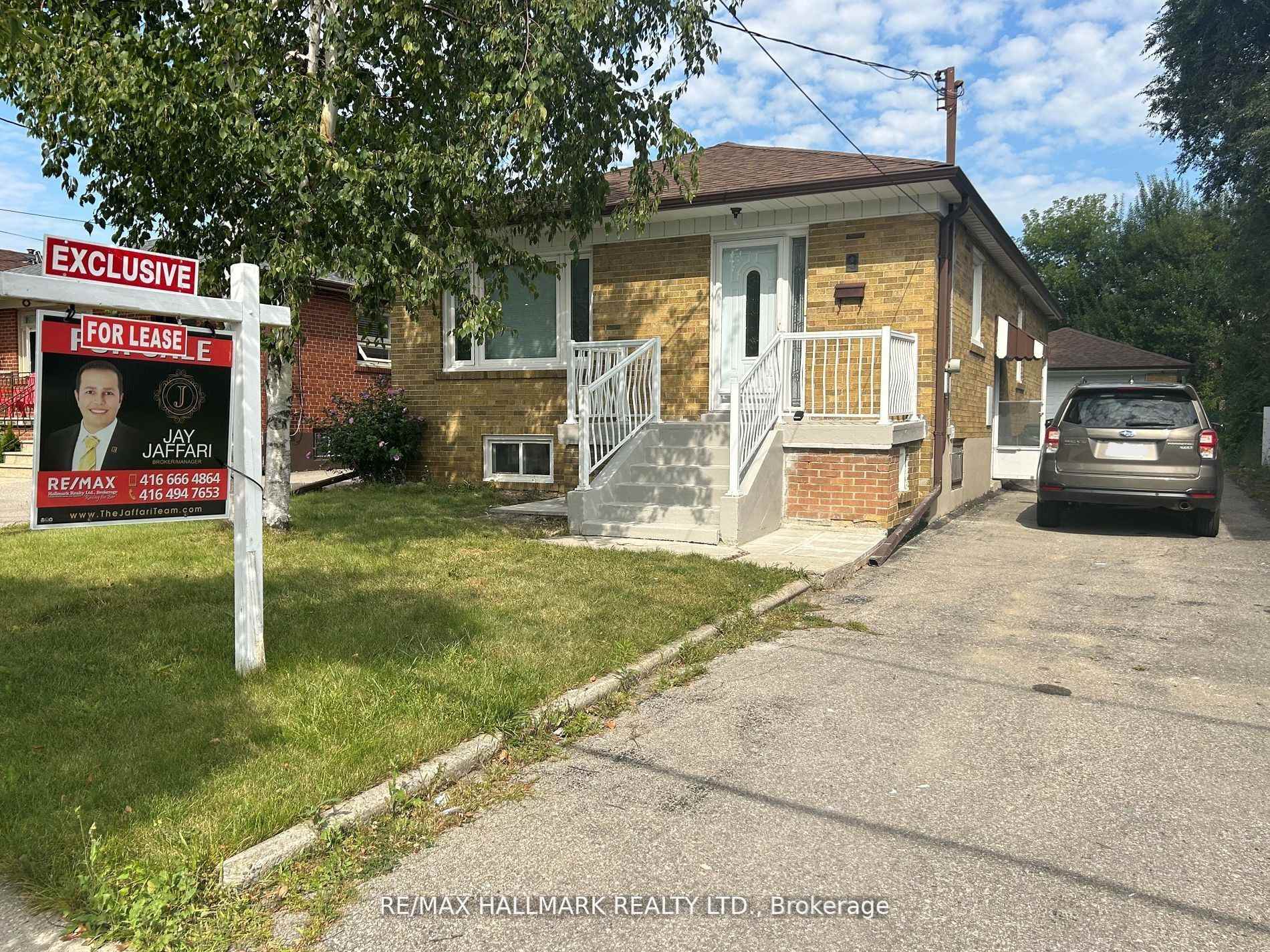 9 Macleod Street Main, Toronto W04, ON M6L 2M7