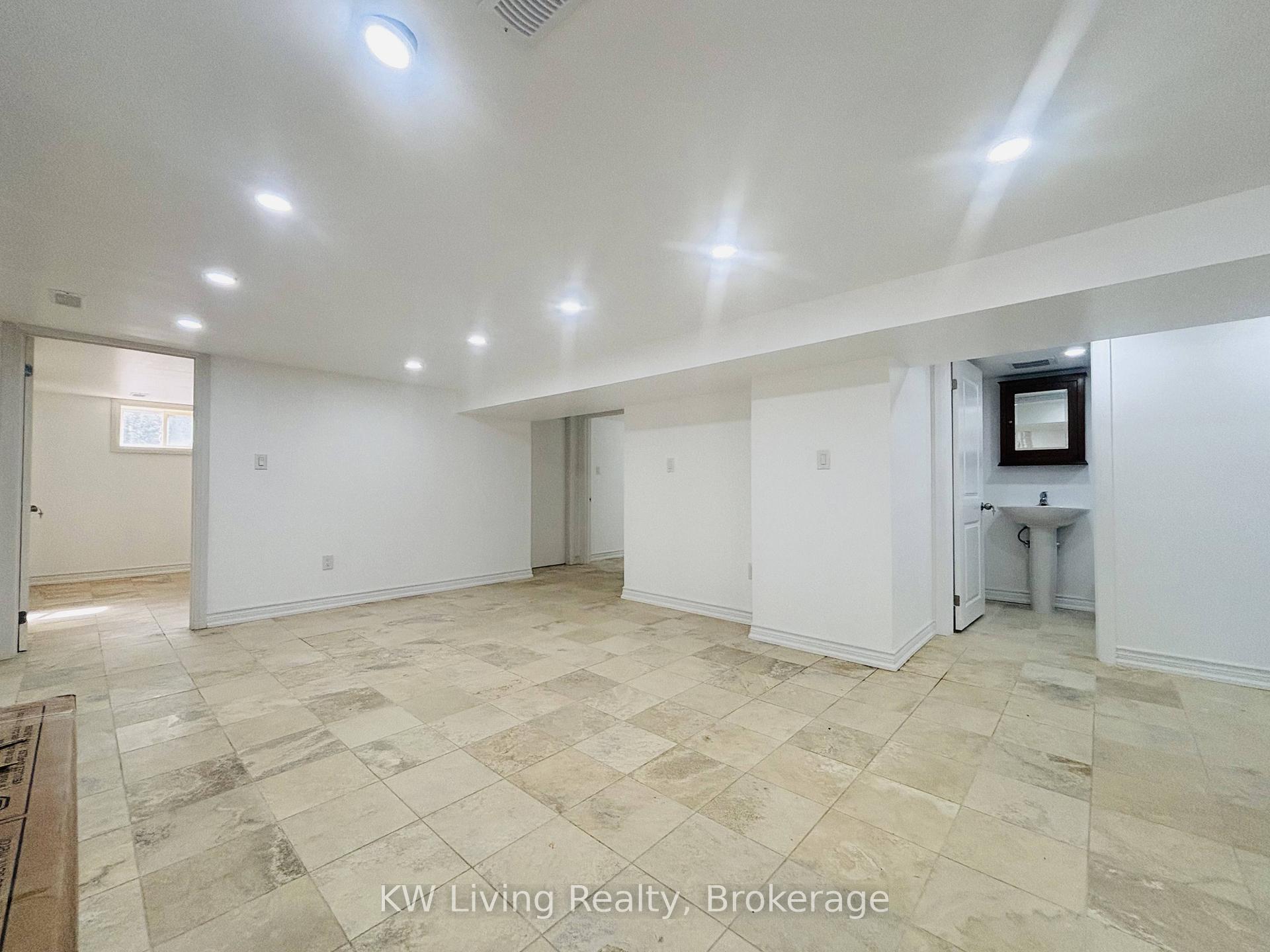 2463 Camilla Road Lower, Mississauga, ON L5A 2K4