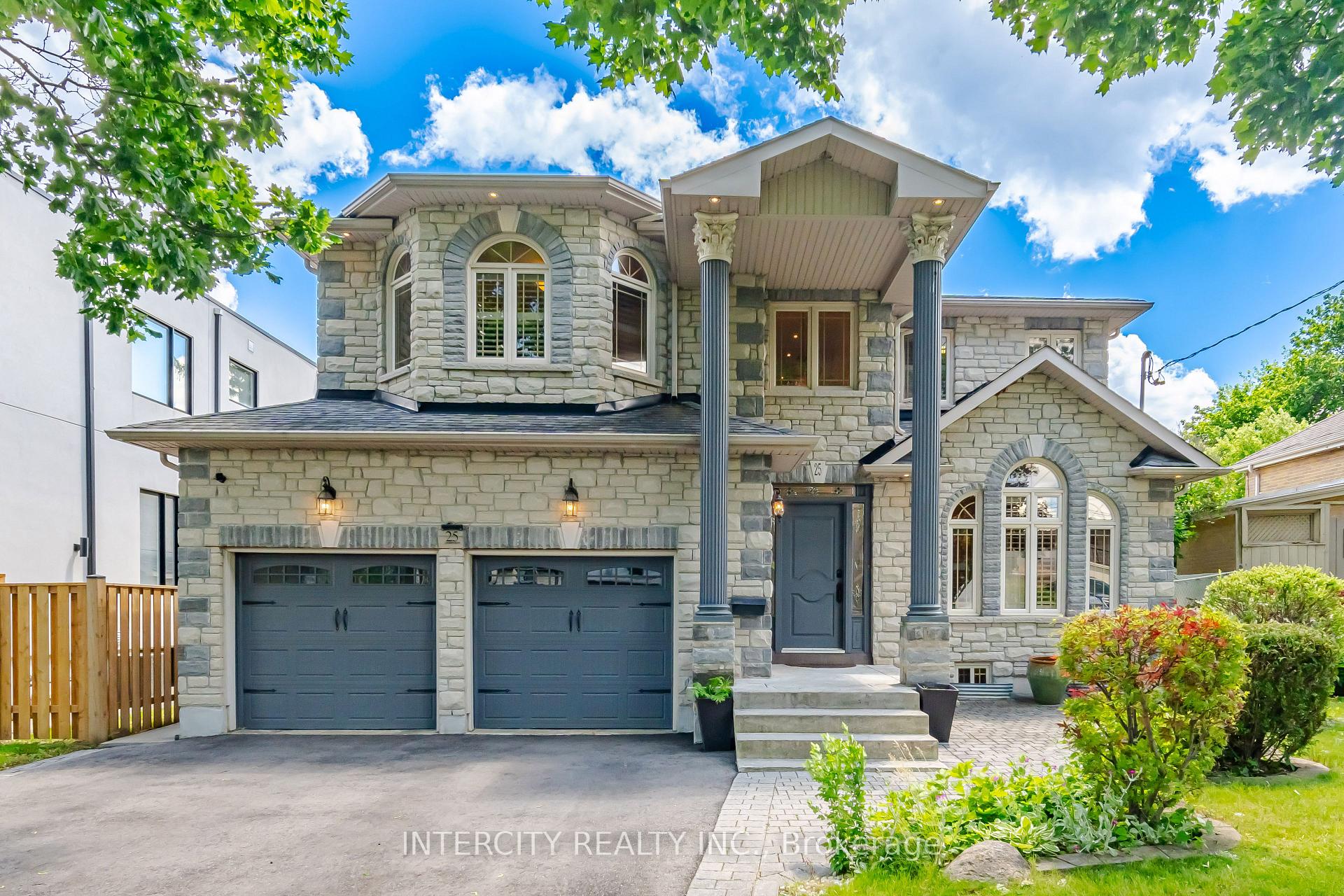 25 Lockheed Boulevard, Toronto W09, ON M9P 2H5