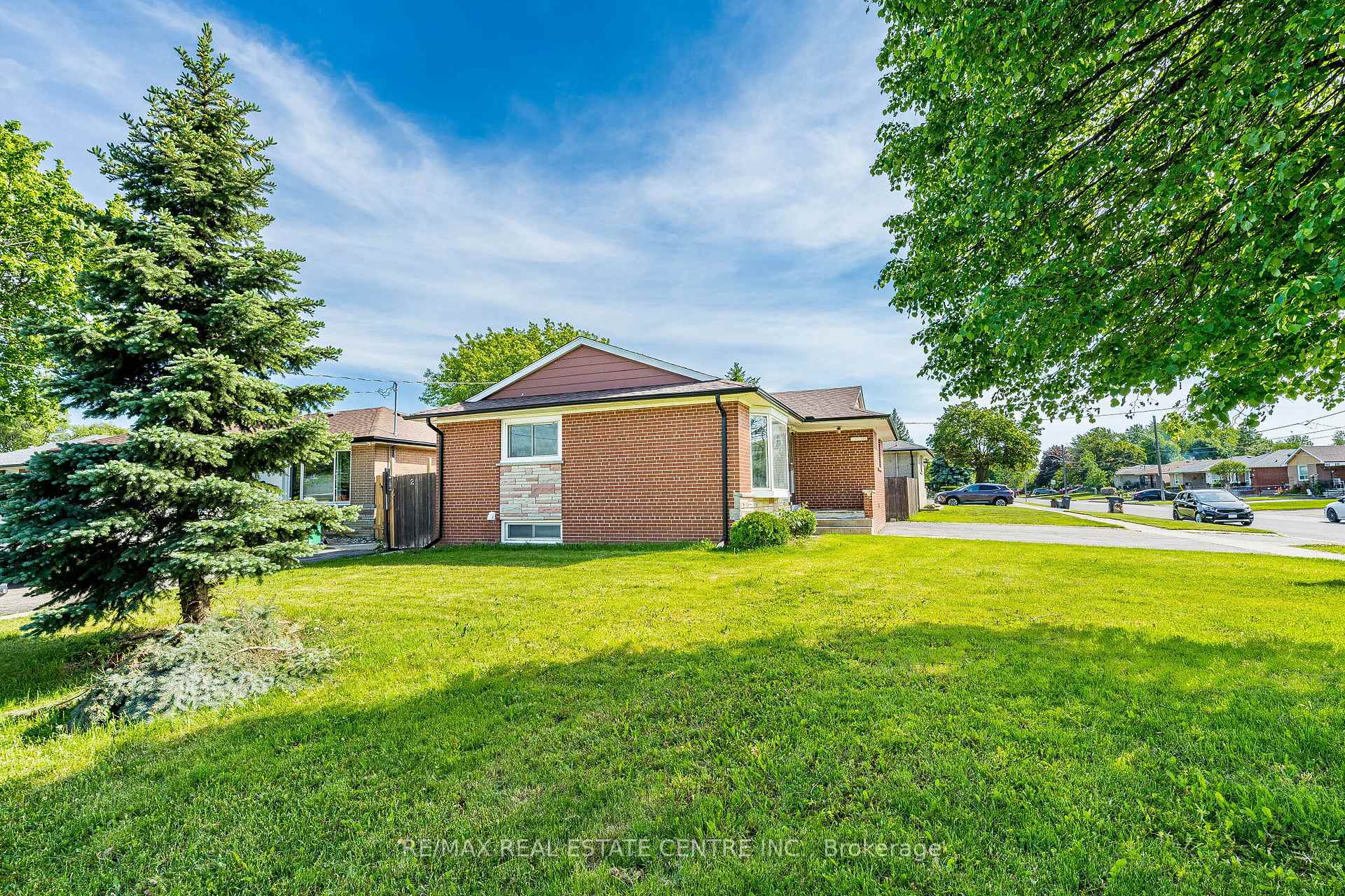2 Milner Road (Main Floor), Brampton, ON L6W 3A5
