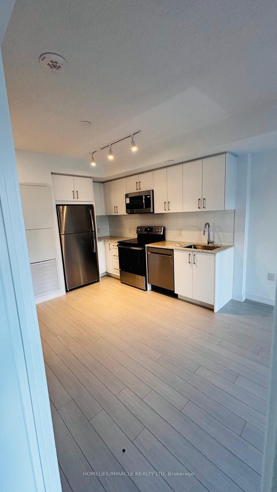4010 Eglinton Avenue 208, Toronto W09, ON M9A 0G5