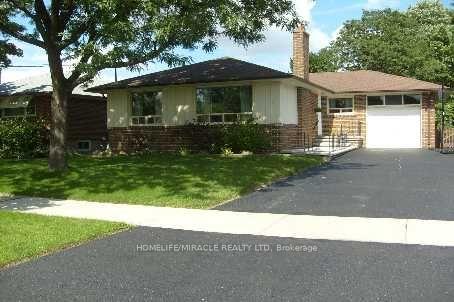 19 Amberwood Road, Toronto W08, ON M9B 5S4