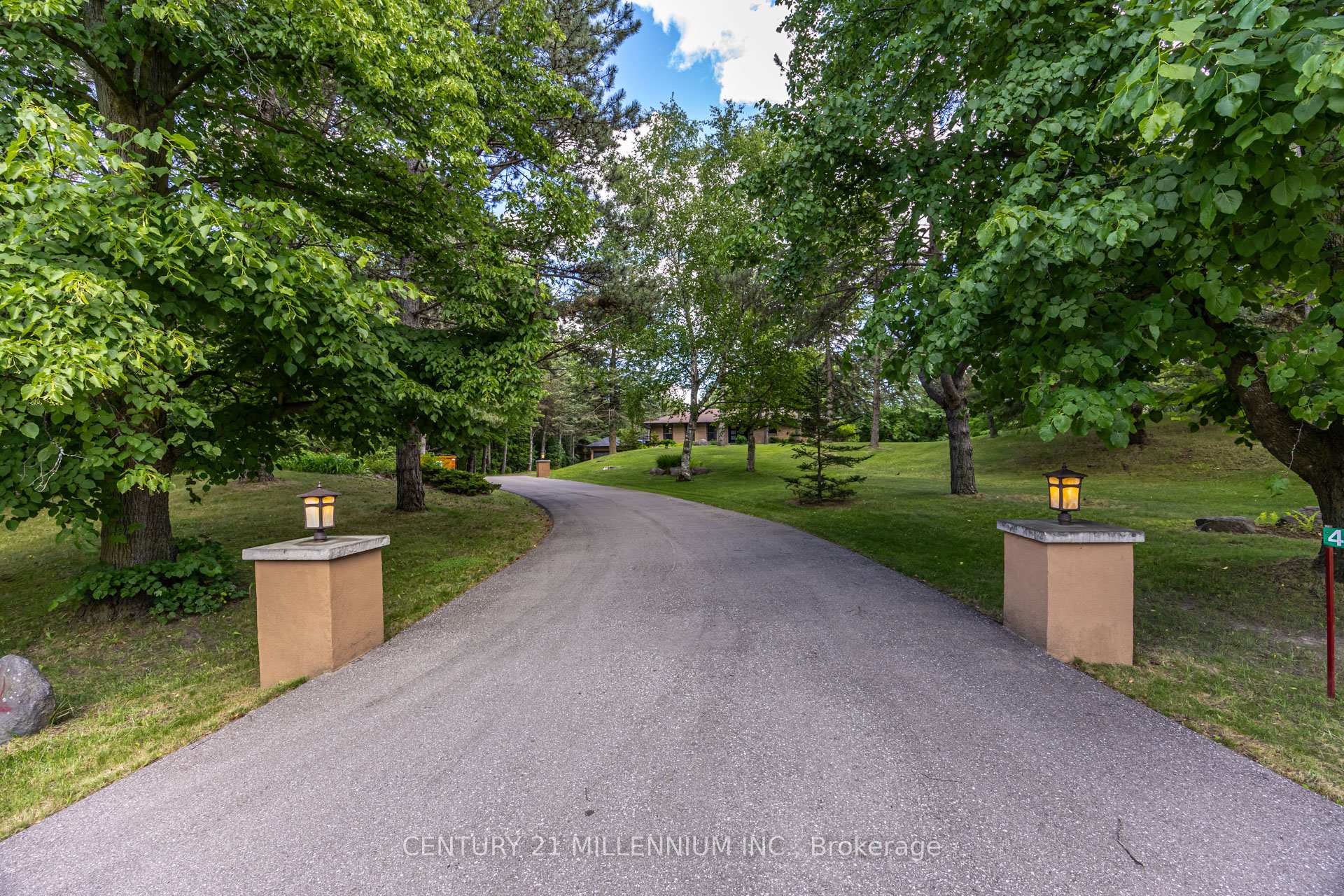 44 Gibson Lake Drive, Caledon, ON L7E 4B2