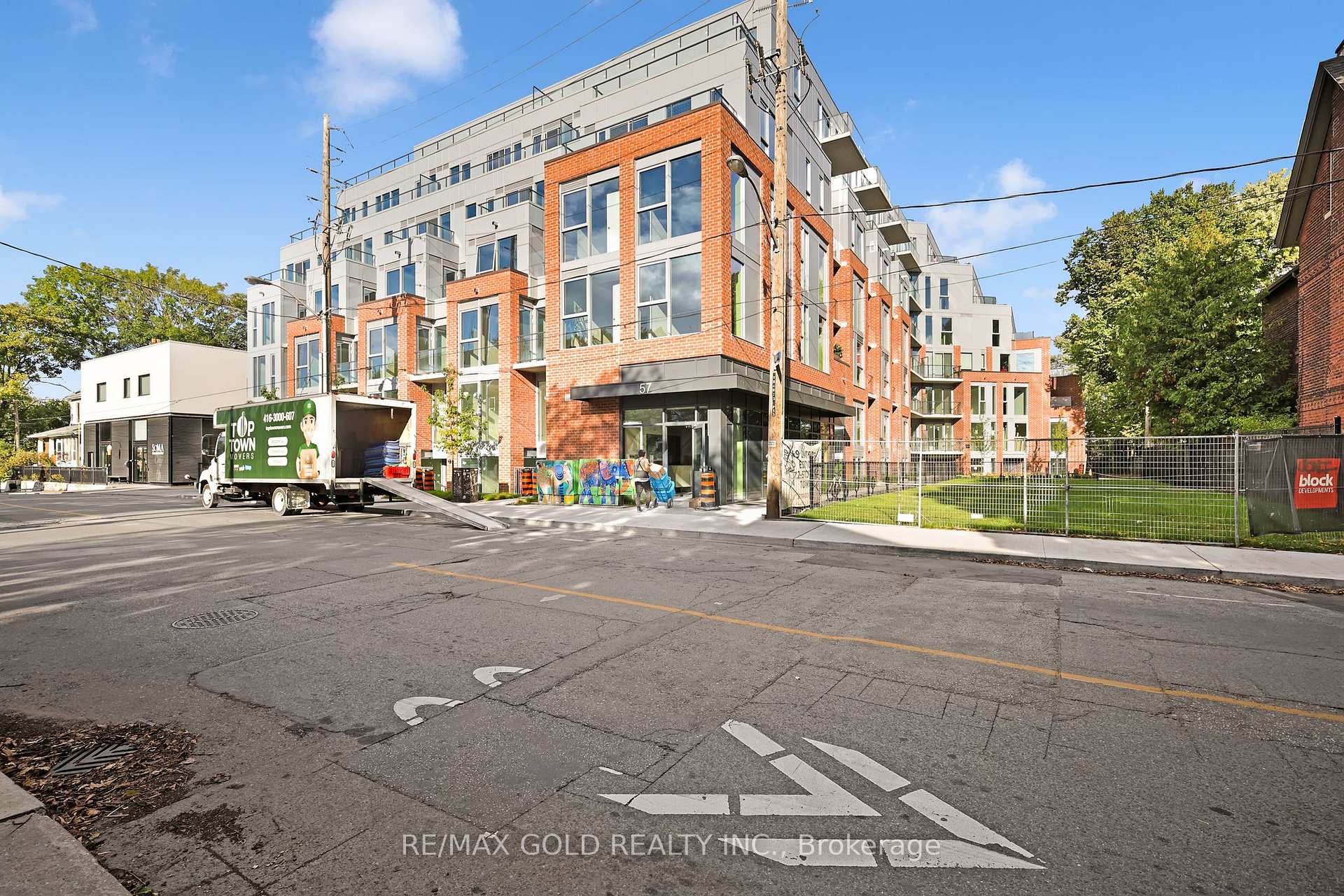 57 Brock Avenue 211, Toronto W01, ON M3H 3N2