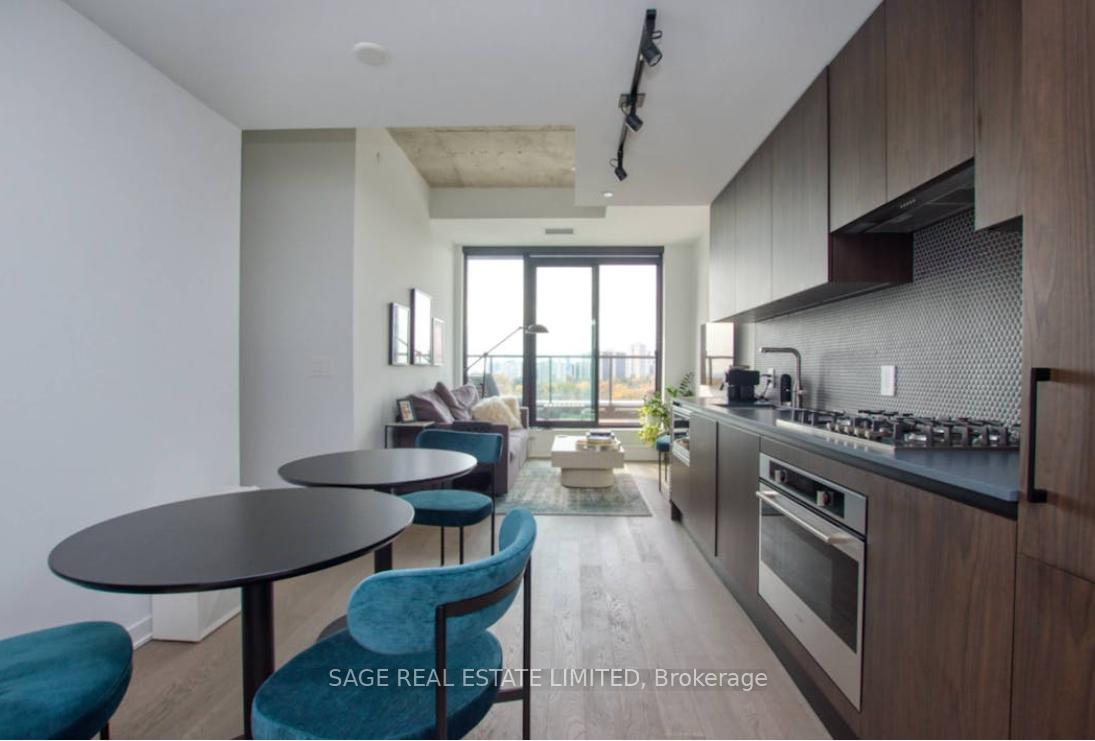 2720 Dundas Street W 801, Toronto W02, ON M6P 1Y2