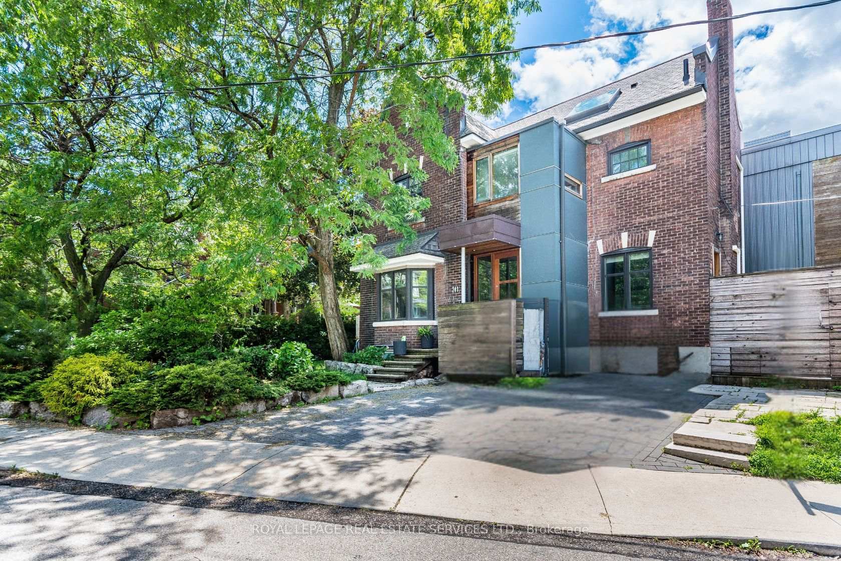 241 Garden Avenue, Toronto W01, ON M6R 1J2