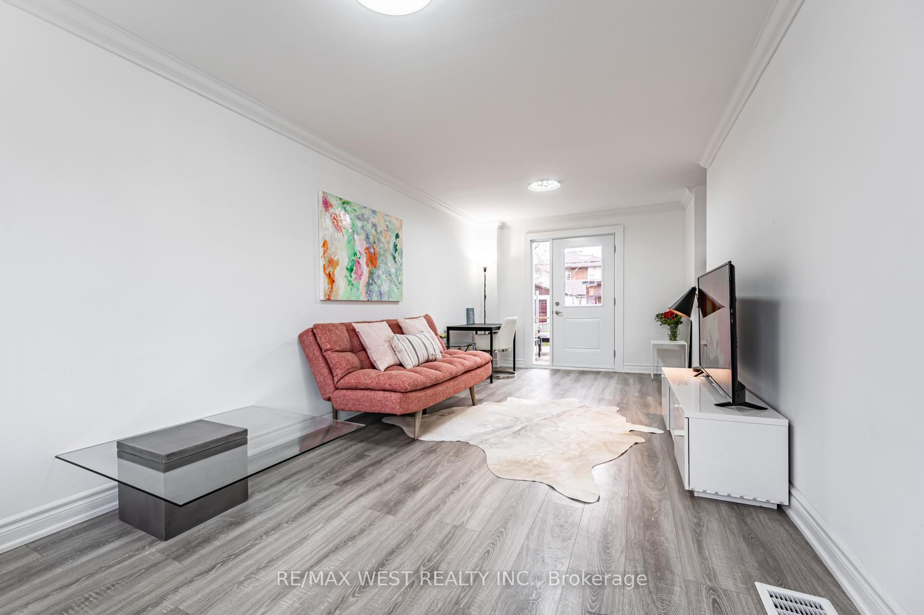 132 Twenty Second Street, Toronto W06, ON M8V 3M4