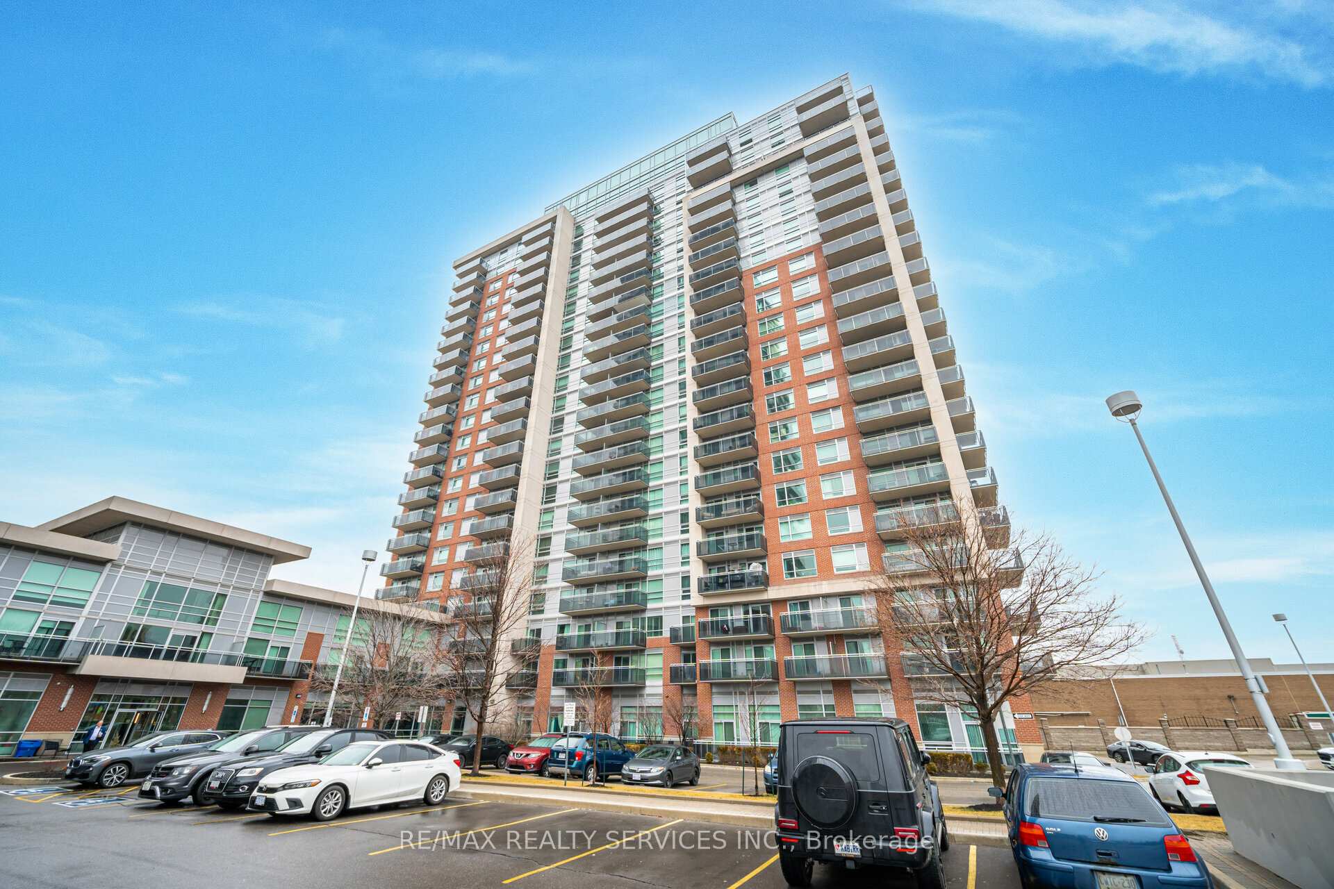215 Queen Street E 211, Brampton, ON L6W 0A9