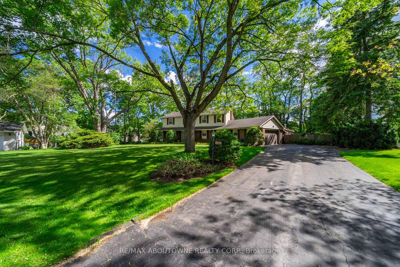 142 Abbey Court, Oakville, ON L6J 4L1