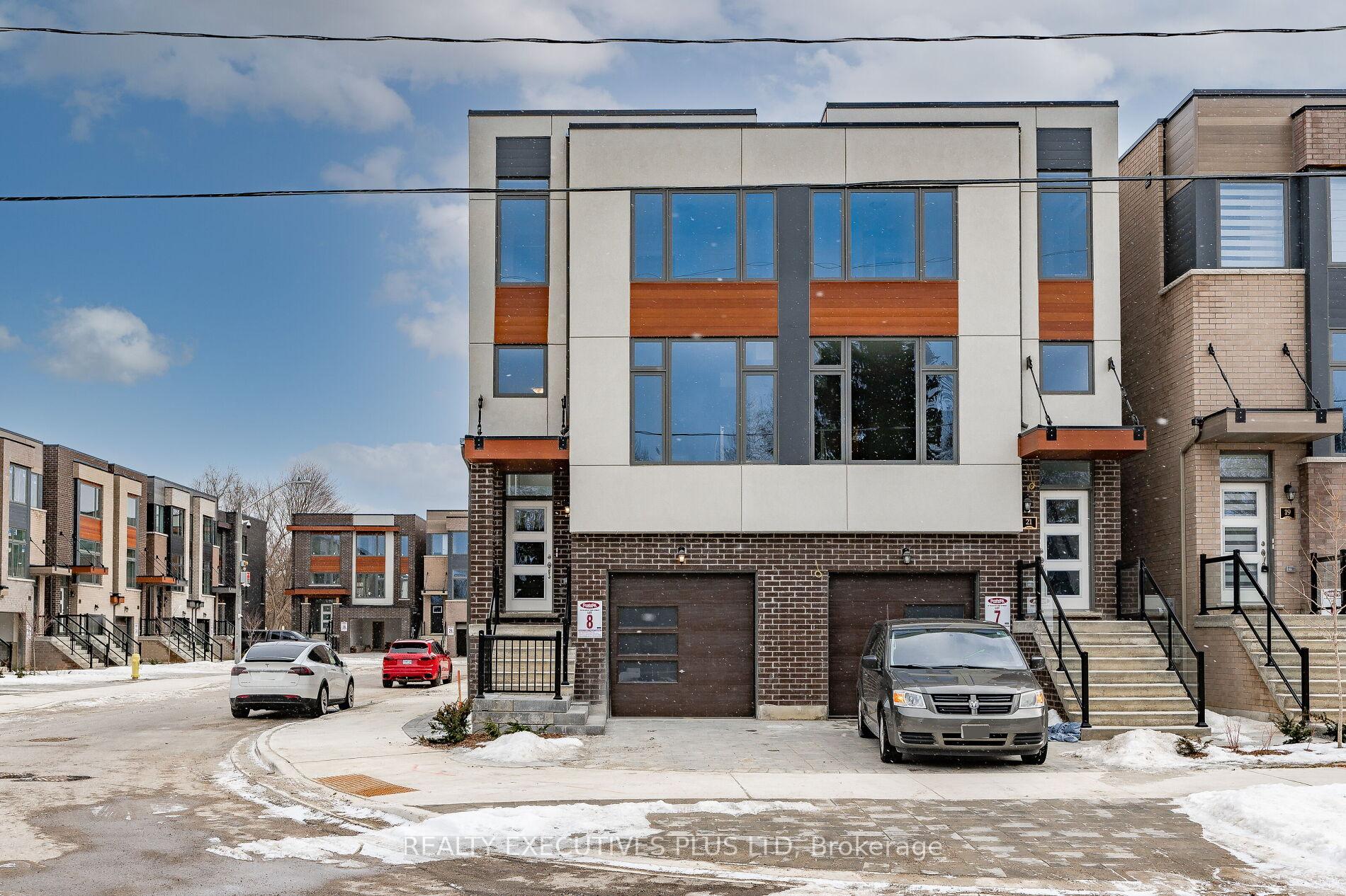 23 Blackstone Street Main, Toronto W04, ON M6L 0A5