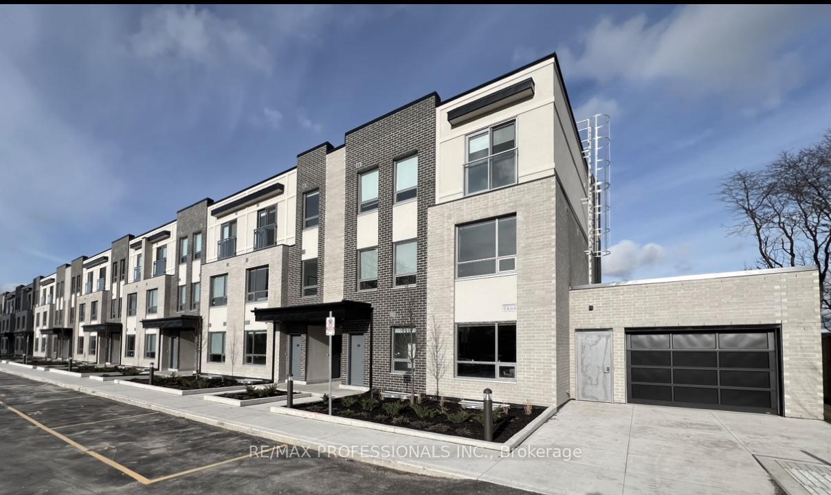 62 Dixfield Drive 102, Toronto W08, ON M9C 3W1