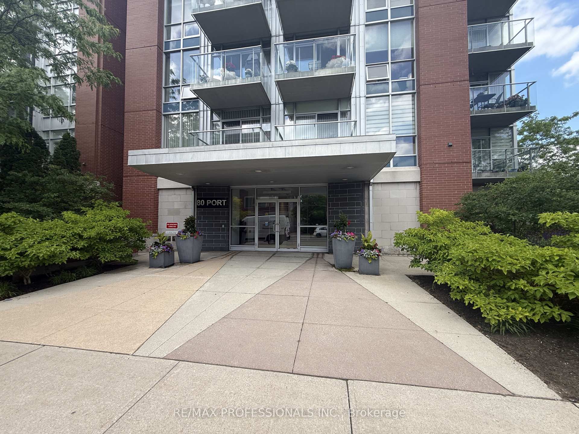80 Port Street E 216, Mississauga, ON L5G 4V6