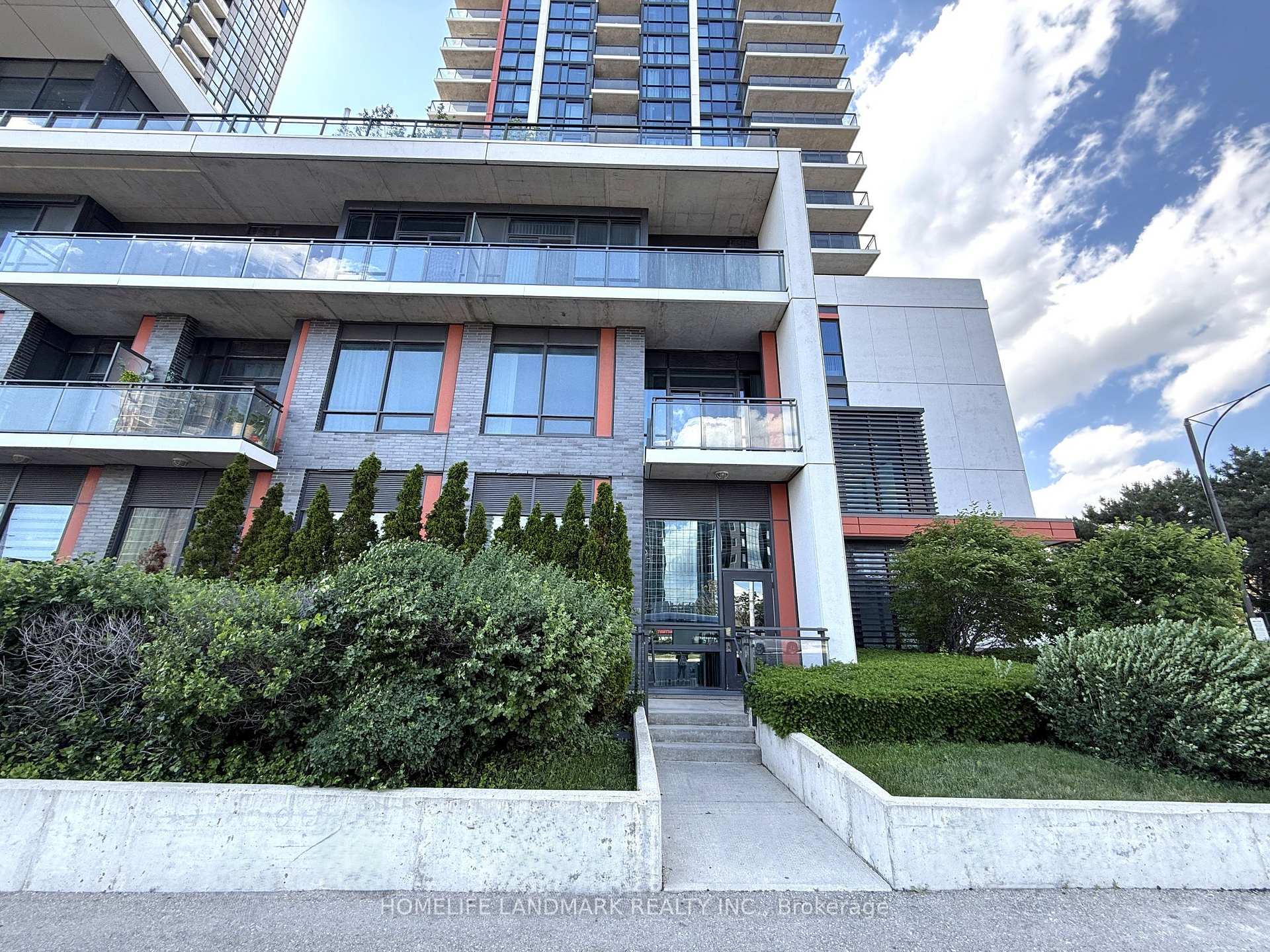 55 Eglinton Avenue W 109, Mississauga, ON L5R 3P5