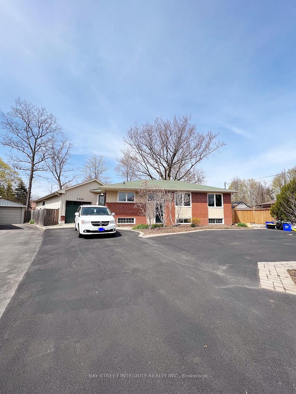 1339 Pinegrove Road 2, Oakville, ON L6L 2X2