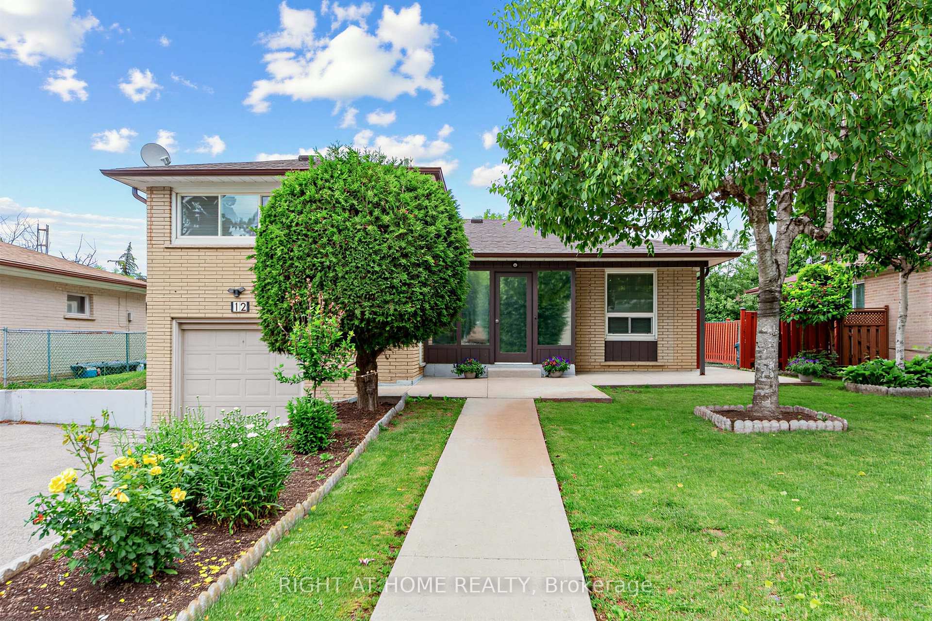 12 Candlewood Crescent, Toronto W05, ON M3J 1G8