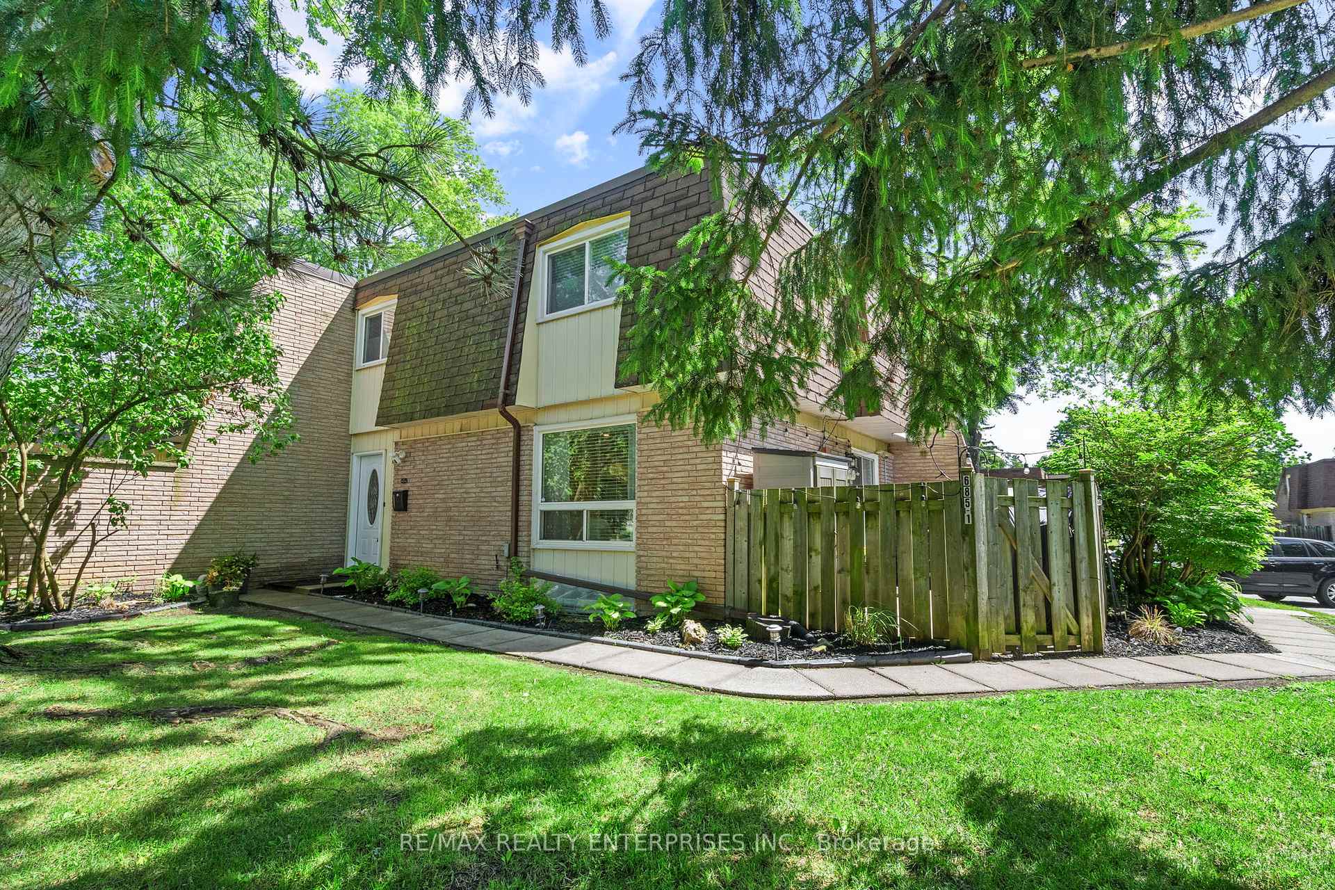 685 Francis Road 1, Burlington, ON L7T 3X6