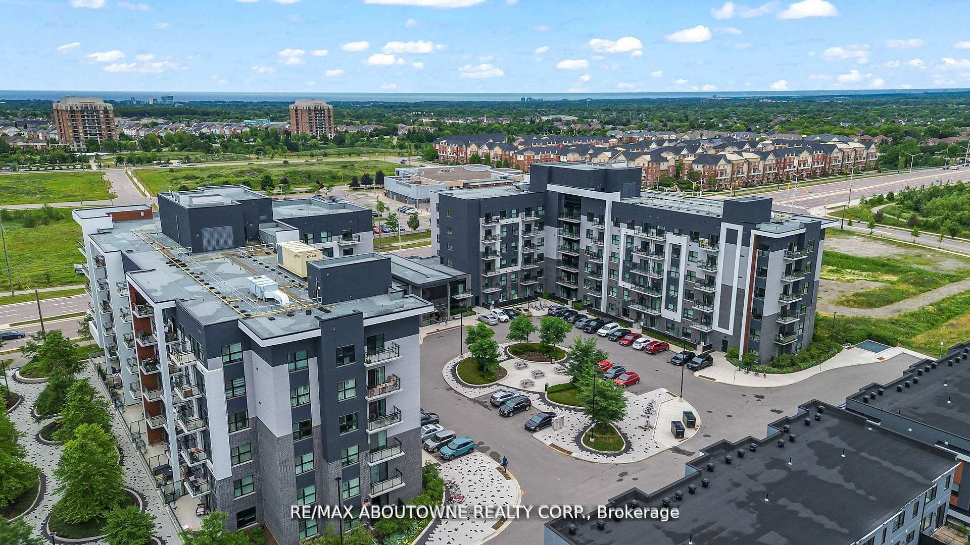 102 Grovewood Common N/A 121, Oakville, ON L6H 0X2