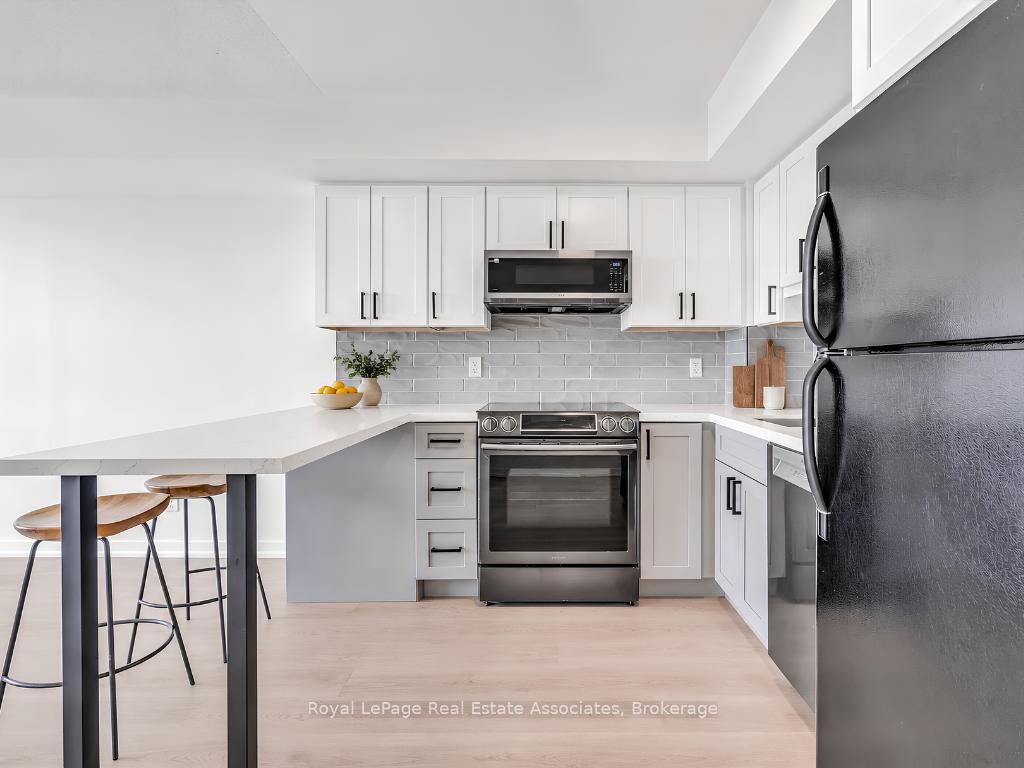 4 Elsinore Path 706, Toronto W06, ON M8V 4G7