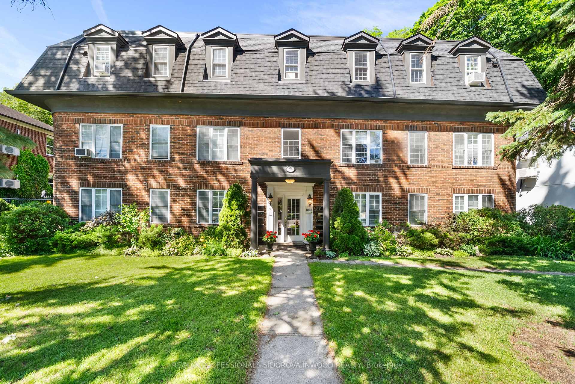 236 South Kingsway N/A 11, Toronto W01, ON M6S 3T9