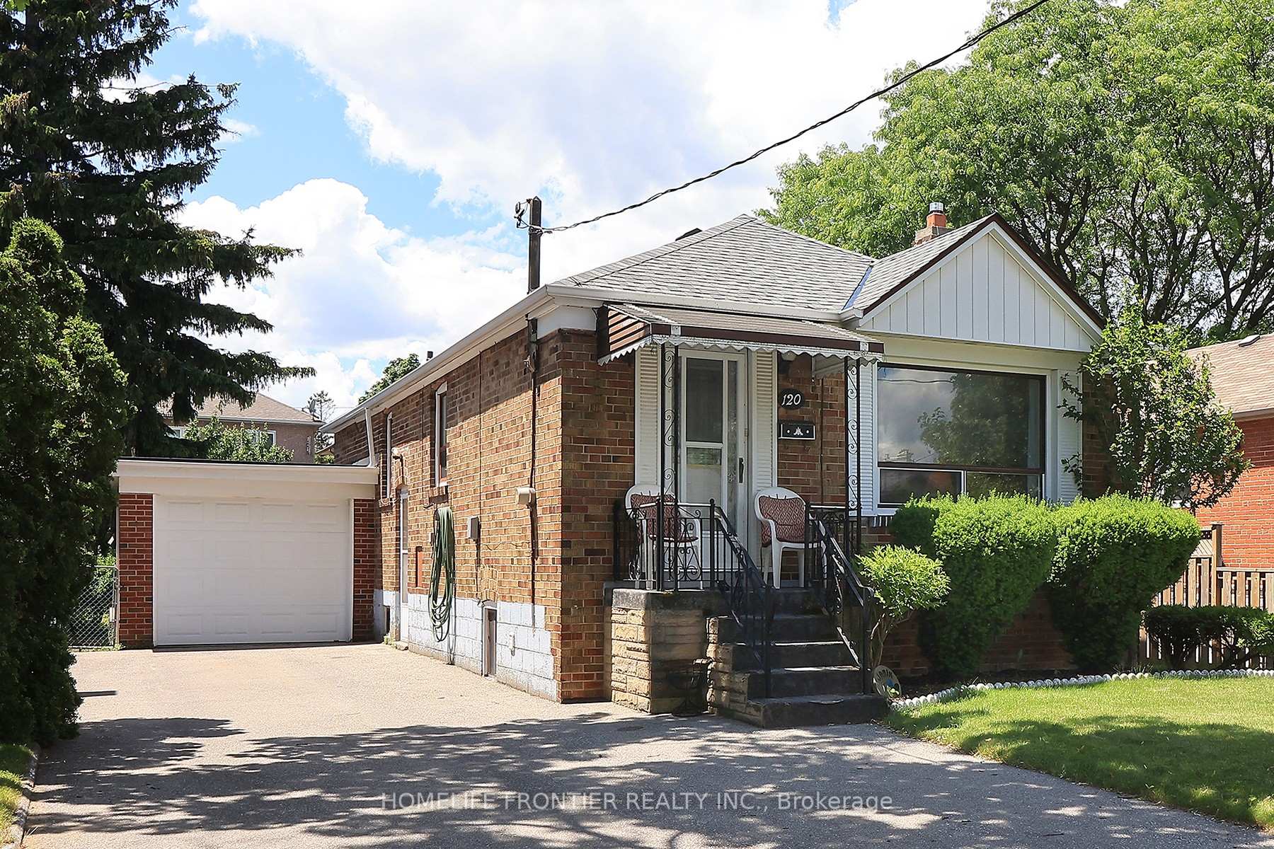 120 North Carson Street, Toronto W06, ON M8W 4C8