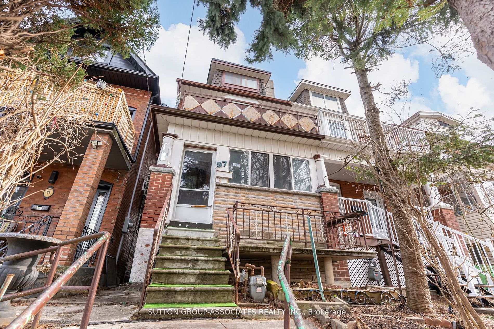 97 Pendrith Street, Toronto W02, ON M6G 1R8