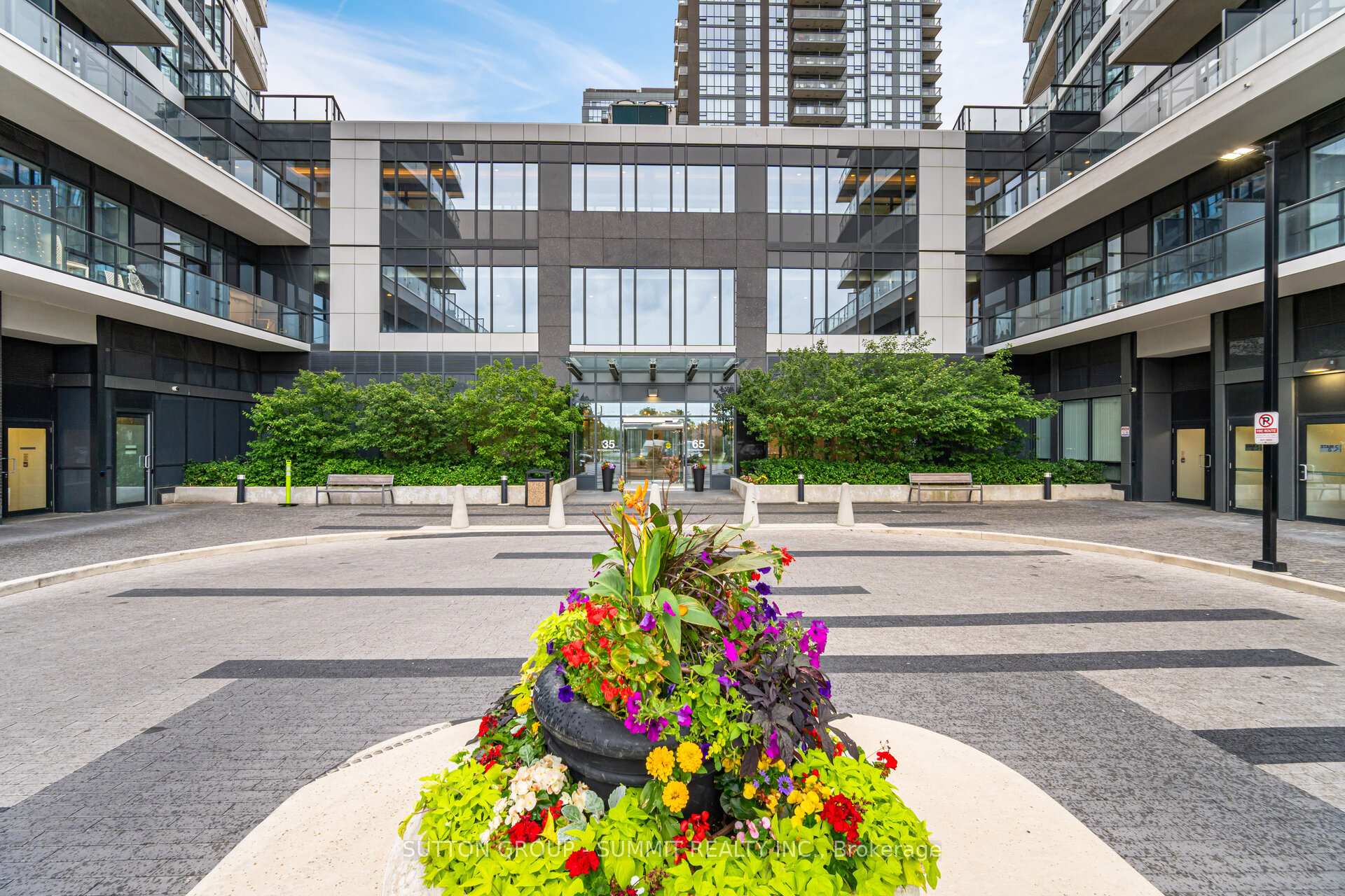 35 Watergarden Drive 1814, Mississauga, ON L5R 0G8