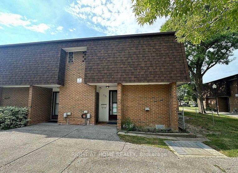 16 Litchfield Court 115, Toronto W10, ON M9V 2A8
