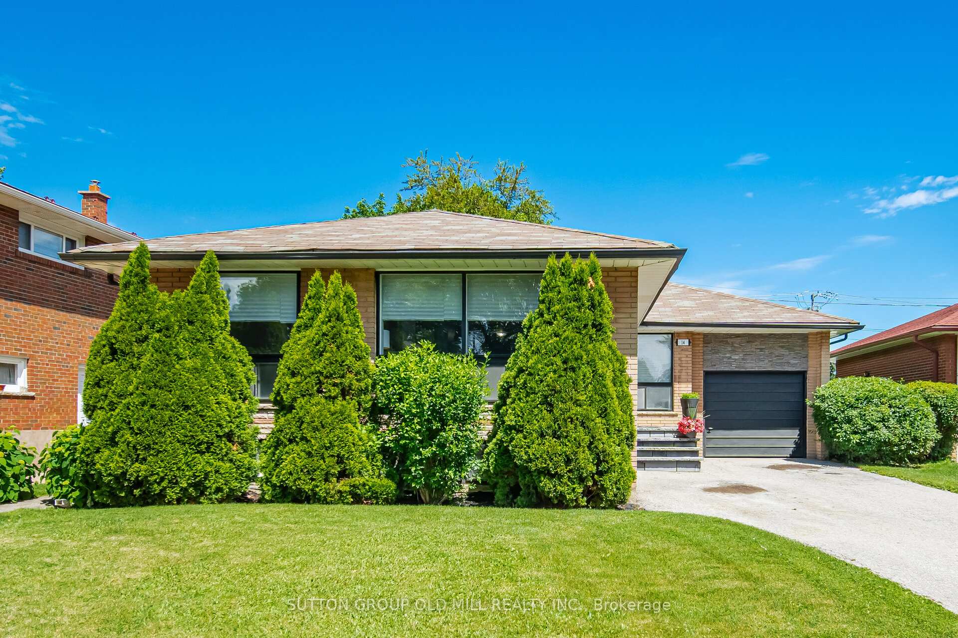 14 Shipley Road, Toronto W09, ON M9R 3H8