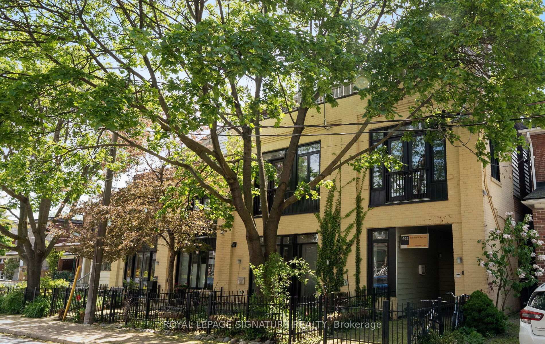 692 St. Clarens Avenue 7, Toronto W02, ON M6H 3X1