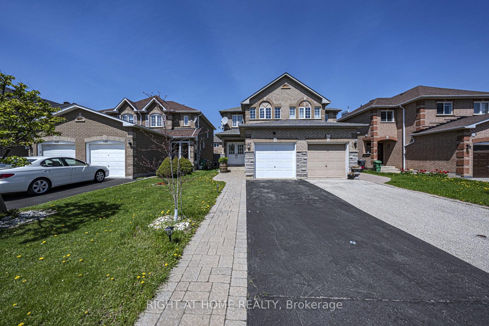 604 Summer Park Crescent, Mississauga, ON L5B 4E9