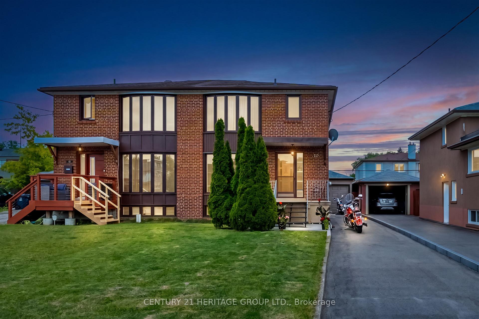19 Lantos Court, Toronto W05, ON M3M 1G4